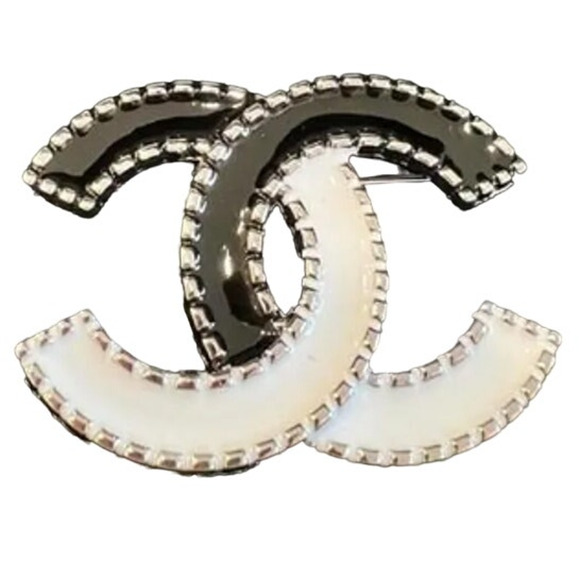 Chanel Interlocking CC Black & White on Silver Brooch Winter 2021 (CCXX018) - Picture 1 of 5